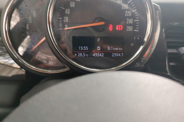 Used MINI 2023 1.5T ONE Five-Door Edition Odometer Close Up