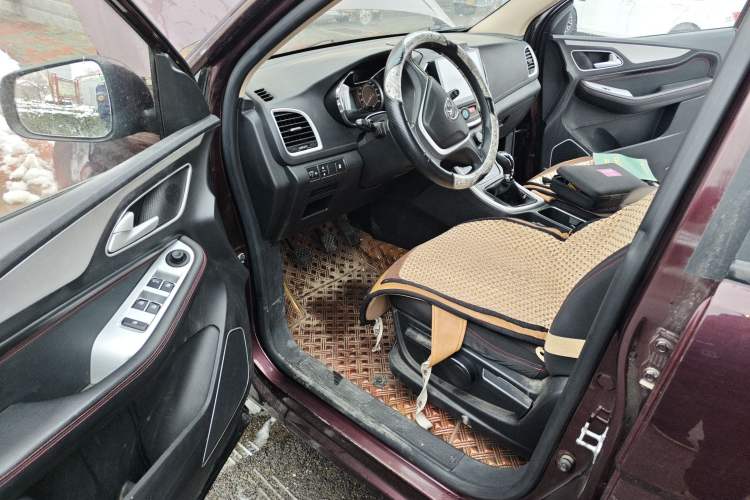 Used Baojun 560 2015 1.8L manual Comfort trim level
