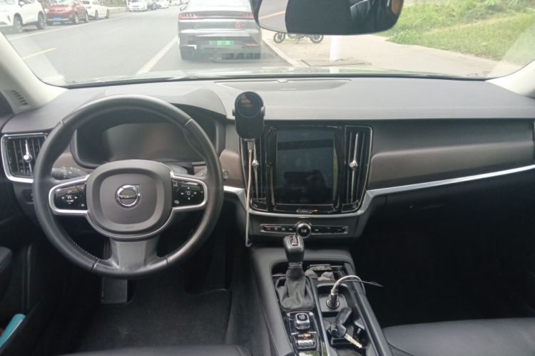 Used Volvo V90 2020 Cross Country T5 AWD Smart Range Edition Center Console