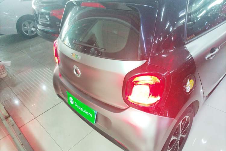 Used smart forfour 2016 1.0L 52 kW Passion Edition Rear