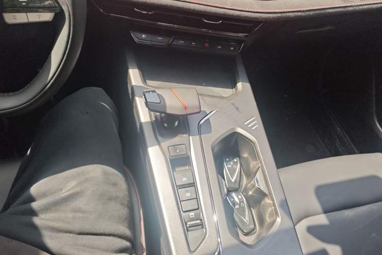 Used CHANGAN OSHAN X5 PLUS 2023 1.5T DCT Navigation Edition Gear Lever