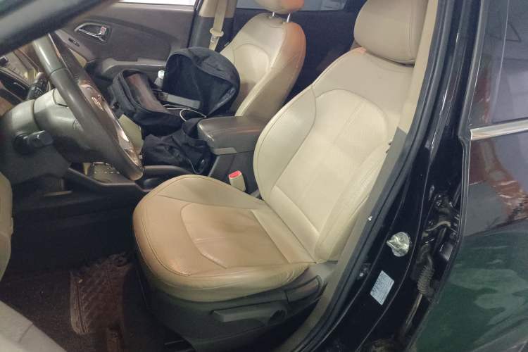 Used Hyundai ix35 2013 2.0L Automatic Two-Wheel Drive Smart GLS China IV Standard