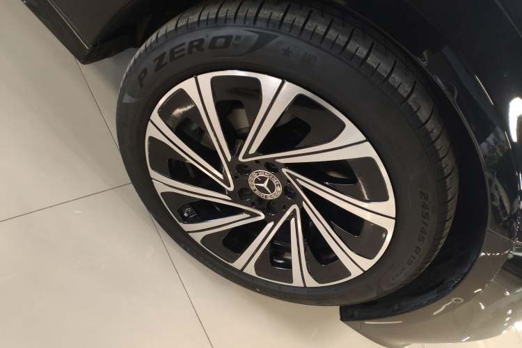 Used Mercedes-Benz E-Class 2024 E 300 L Luxury Model Right Front Wheel Hub