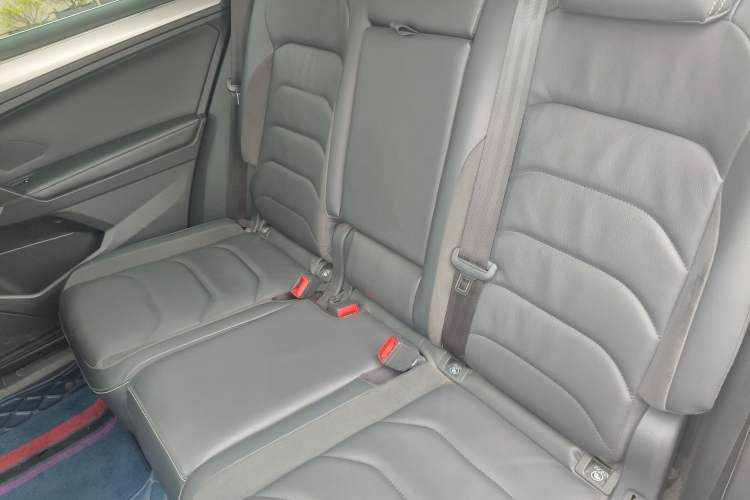 Used Volkswagen Tiguan L 2018 Facelift 330TSI Automatic Two-Wheel Drive Luxury Edition Interior 4