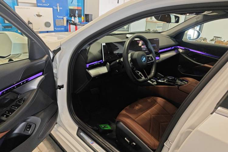 Used BMW i5 2024 eDrive 35L M Sport Package Driver Seat