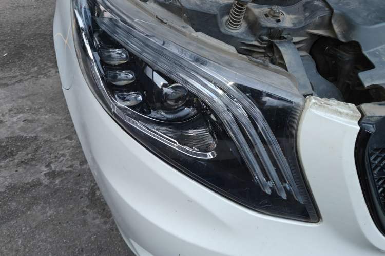 Used Mercedes-Benz Vito 2016 2.0T Elite Version 9-seater
