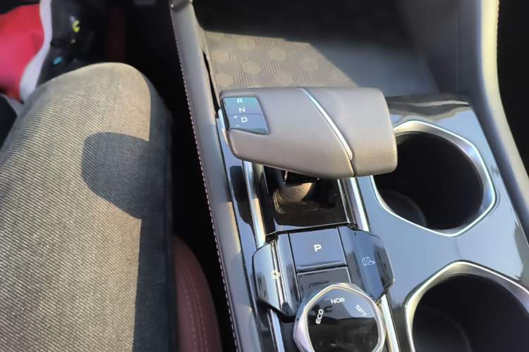 Used CHANGAN Eado 2022 PLUS Blue Whale NE 1.4T GDI DCT Prestige Edition Gear Lever