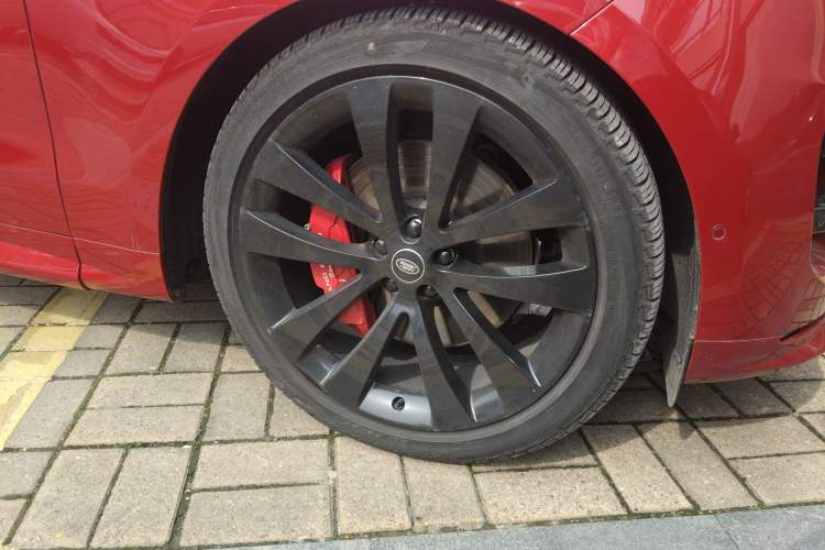 Used Land Rover Range SportNew Energy 2023 P510e Plug-in Hybrid – First Edition Right Front Wheel Hub