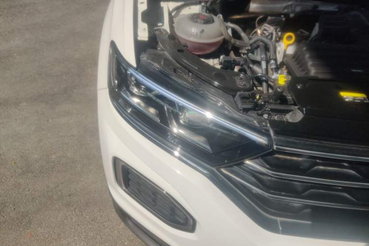 Used Volkswagen T-ROC 2021 280TSI DSG Two-Wheel Drive Comfort Connect Edition Right Front Headlight