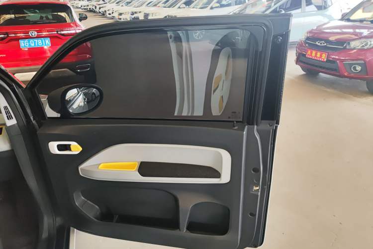 Used Chery New Energy QQ Ice Cream 2022 170km Sundae Phosphate Lithium-Ion Interior 5