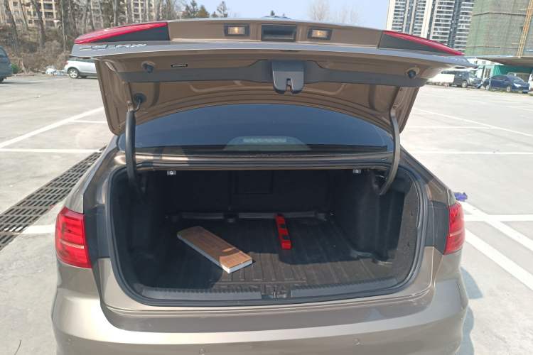 Used Volkswagen Sagitar 2017 180TSI Automatic Luxury Edition