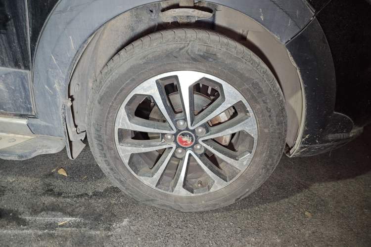 Used FORTHING Joyear X5 2013 1.6L Manual Luxury Model China IV Standard