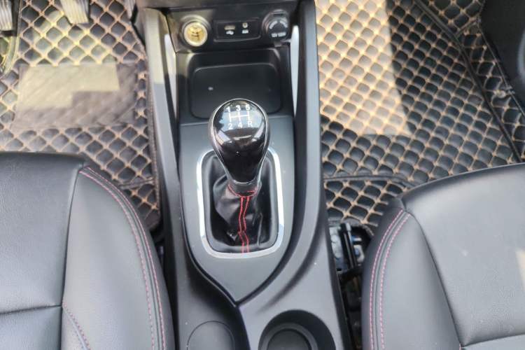 Used CHANGAN CS35 2016 1.6L Manual Luxury Model China V Standard
