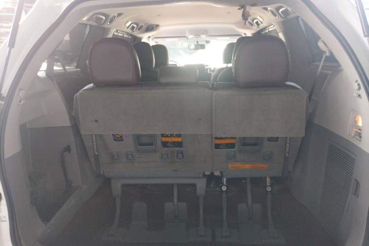 Used Toyota Sienna 2014 3.5L Sienna LE Two-Wheel Drive U.S. Specification