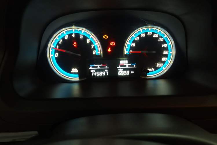 Used Baojun 730 2015 1.8L Manual Luxury Navigation ESP Version 7-seater Odometer Close Up