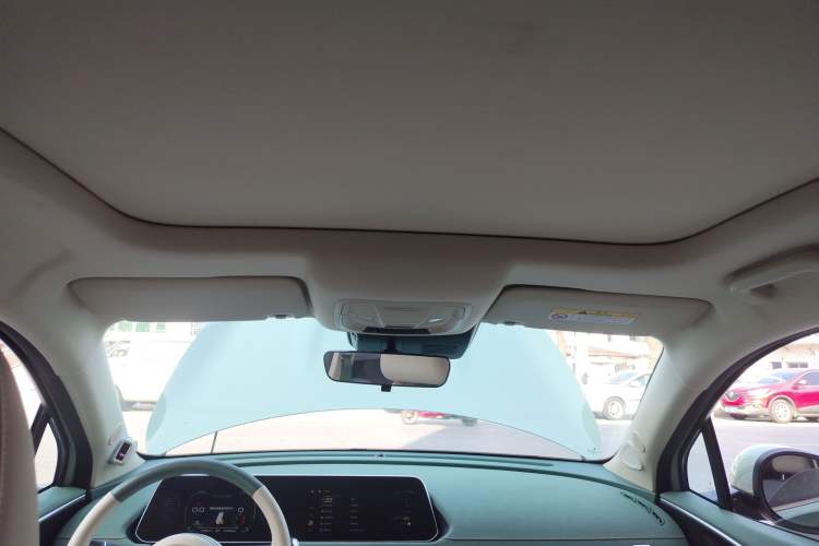 Used ORA Good Cat 2023 401 km Standard Range Premium Version Lithium Iron Phosphate Headliner