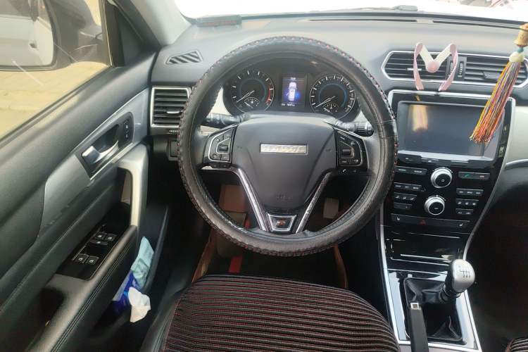 Used Haval H2 2017 Red-Label 1.5T Manual Two-Wheel-Drive Elite Model

