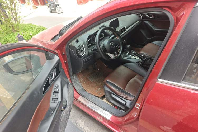 Used Mazda 3 Axela 2016 Sedan 1.5L Automatic Luxury Model Driver Seat