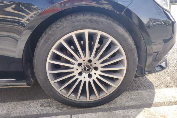 Used Mercedes-Benz E-Class 2015 E 200 L Right Front Wheel Hub