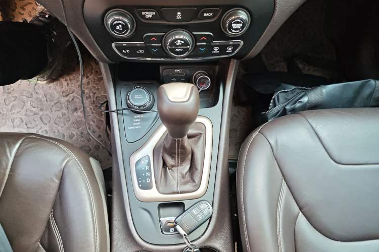 Used Jeep Cherokee 2014 2.4L Luxury Edition