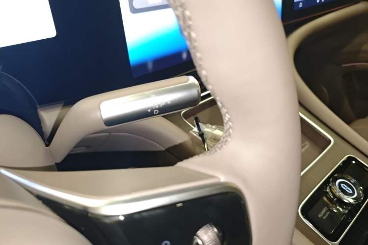 Used Hima AITO M9 2025 Extended-Range Ultra Version 52 kWh 6-Seater Gear Lever