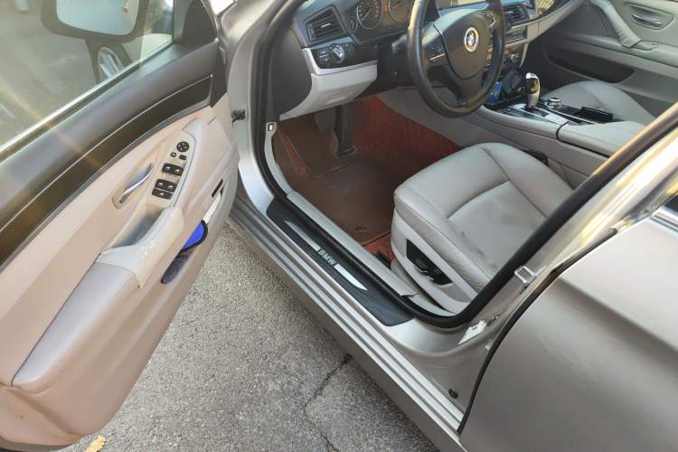 Used BMW 5 Series 2012 523Li Luxury Model
