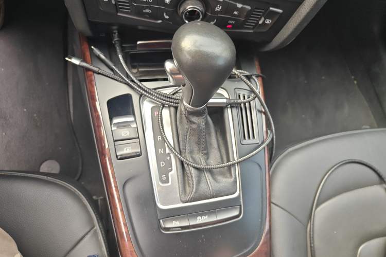 Used Audi A4L 2012 2.0 TFSI automatic Comfort trim level