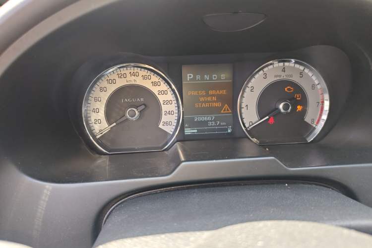 Used Jaguar XF 2009 XF 3.0L V6 Luxury Edition Odometer Close Up