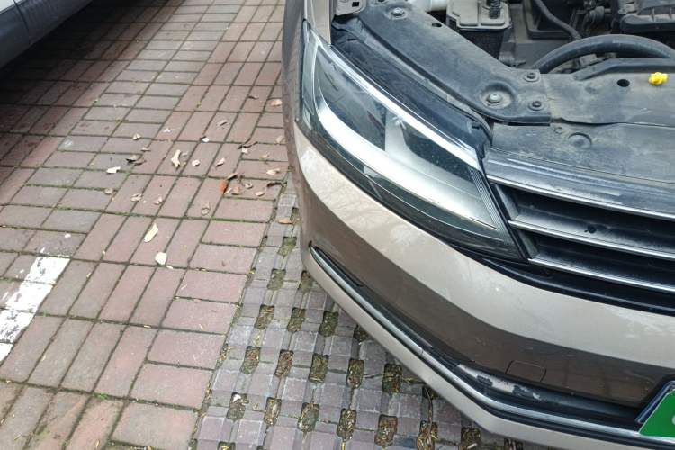 Used Volkswagen Sagitar 2018 1.6L Automatic Comfort Model Right Front Headlight