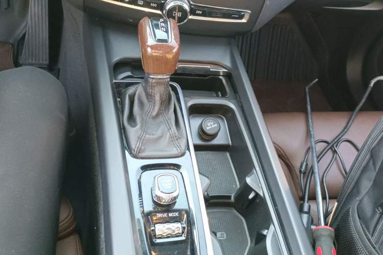 Used Volvo XC60 2021 T5 4x4 Smart Luxury Edition Gear Lever