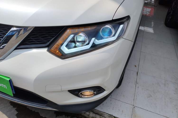 Used Nissan X-Trail 2014 2.5L CVT Leading Edition 4WD Left Front Headlight
