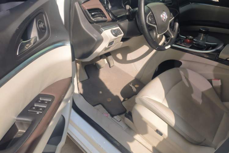 Used Buick GL8 2022 Land Cruiser Executive Class 652T Comfort Model
