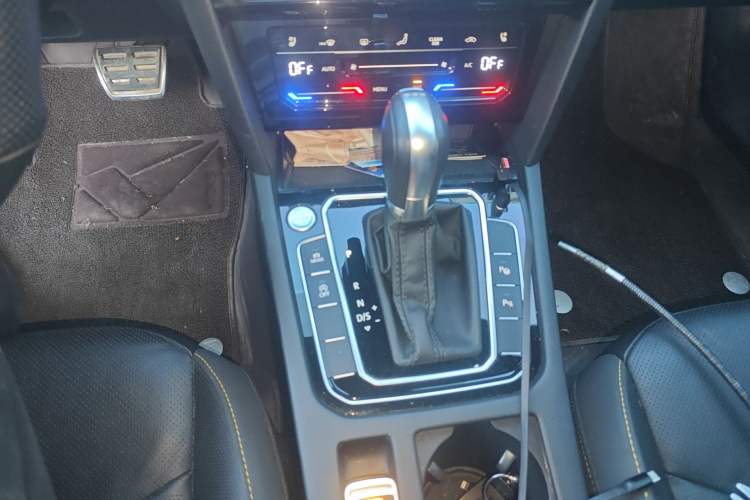 Used Volkswagen FAW-Volkswagen CC 2021 380TSI Striking Edition Gear Lever