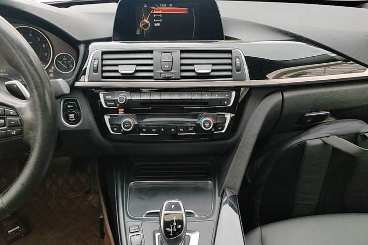 Used BMW 3 Series 2017 320Li M Sport Edition Audio And AC Panel