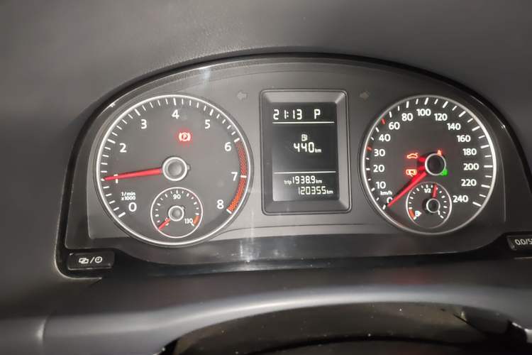 Used Volkswagen Touran 2013 1.4T DSG Comfort Edition 5-Seater Odometer Close Up