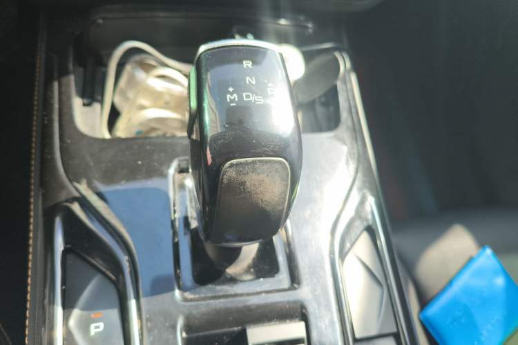 Used Bestune T77 2020 PRO 280 TID Automatic Luxury Model Gear Lever