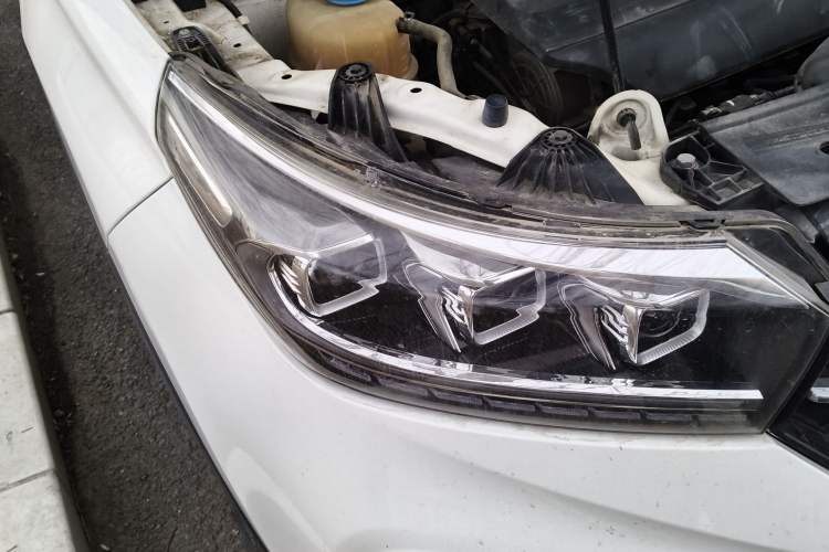 Used GAC Trumpchi GS4 2018 235T Automatic Two-Wheel Drive Luxury Smart Connectivity Millionth Anniversary Edition Right Front Headlight