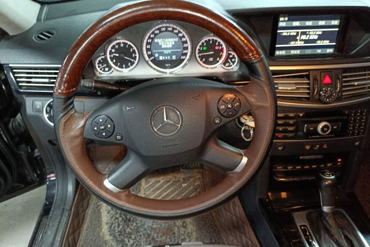 Used Mercedes-Benz E-Class 2011 E 260 L CGI Fashion Model Steering Wheel