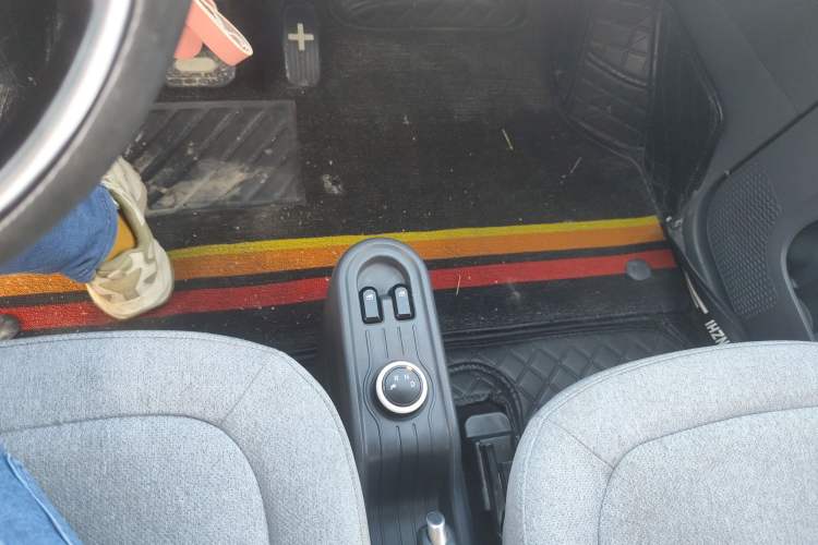 Used Wuling Hongguang MINIEV 2021 Macaron Fashion Edition Lithium-Ion Battery Gear Lever