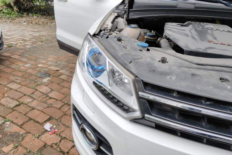 Used Zotye T600 2015 Family Edition 2.0T Manual Elite Version Right Front Headlight