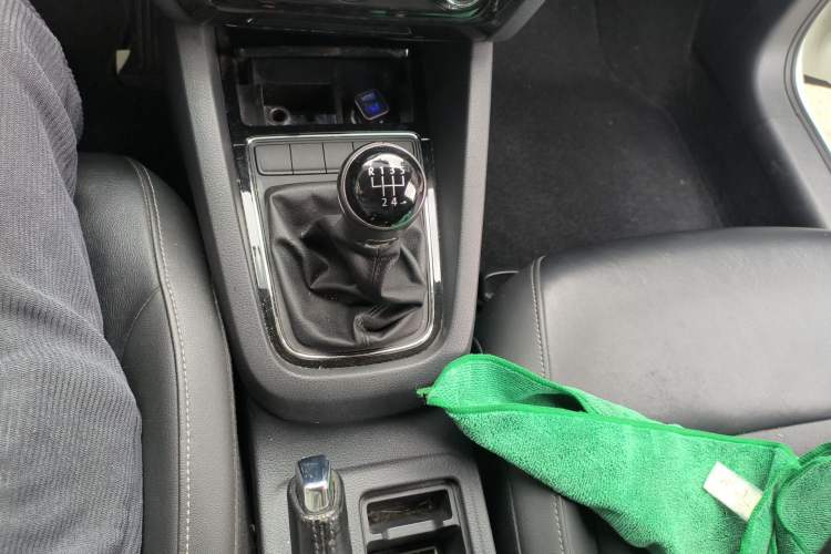 Used Volkswagen Sagitar 2015 230TSI Manual Comfort Version
