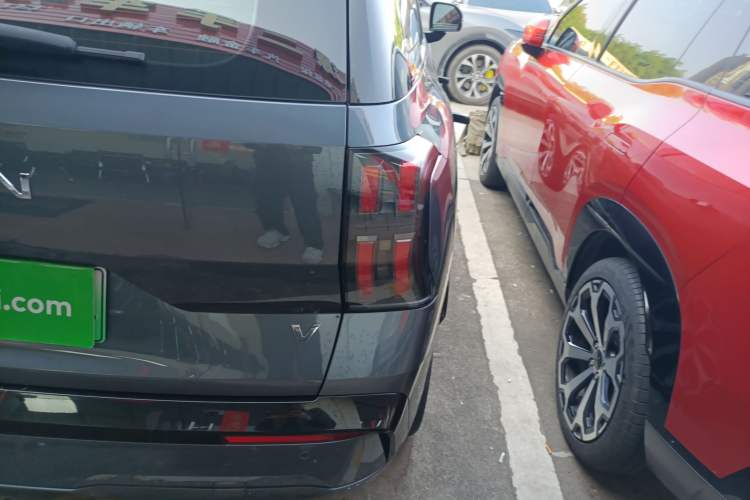 Used AION V 2024 Aion Tyrannosaurus 650 Smart Premium Edition
