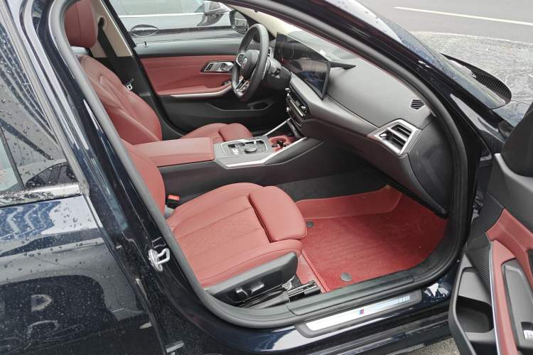 Used BMW 3 Series 2025 325i M Sport Package Right Front Seat