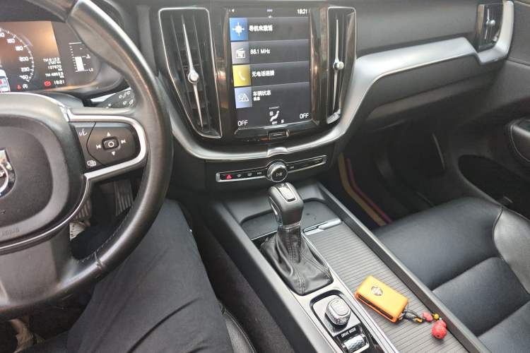 Used Volvo XC60 2021 T5 4x4 Smart Luxury Edition Audio And AC Panel