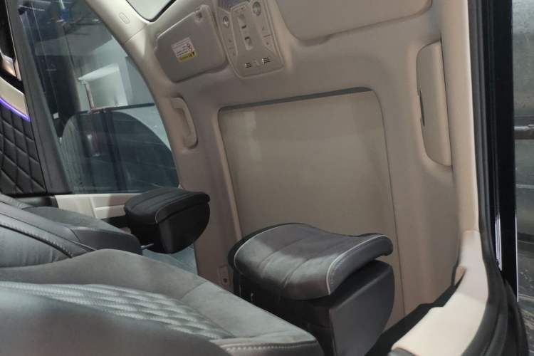 Used Hongqi HS5 2022 Revised Version 2.0T Smart Connect Flagship Edition
