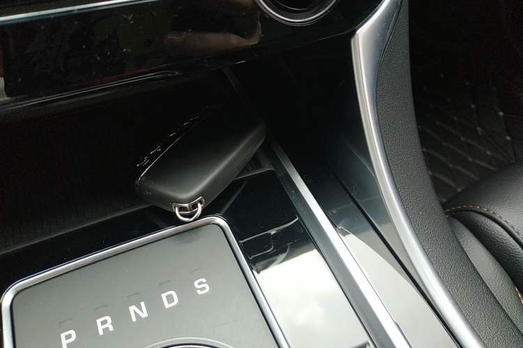 Used Jaguar XEL 2018 2.0T 200 PS Elite Edition Interior 1