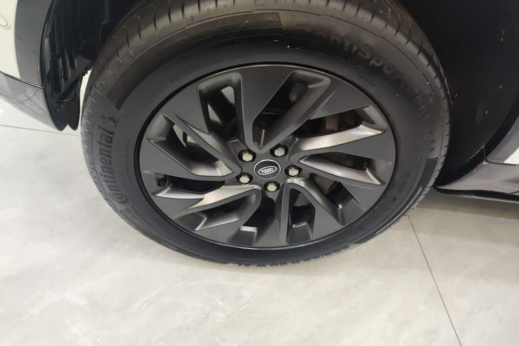 Used Land Rover Discovery 2023 Revised Version 360 PS R-Dynamic S Exterior 4