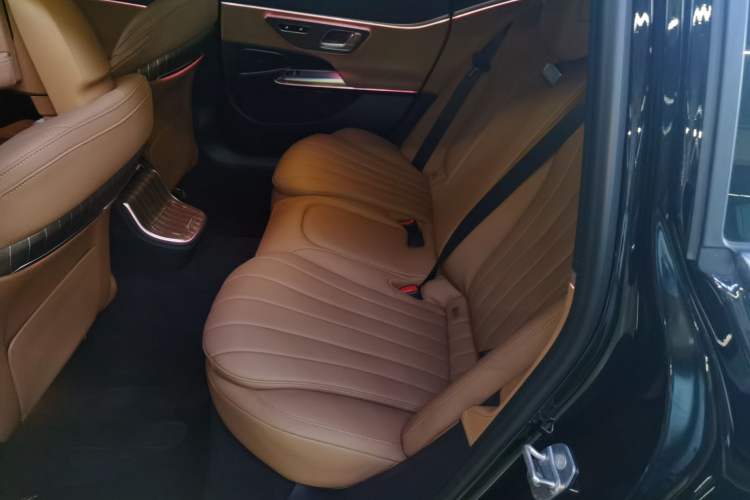 Used Mercedes-Benz E-Class 2024 Refresh E 300 L Stylish Edition
