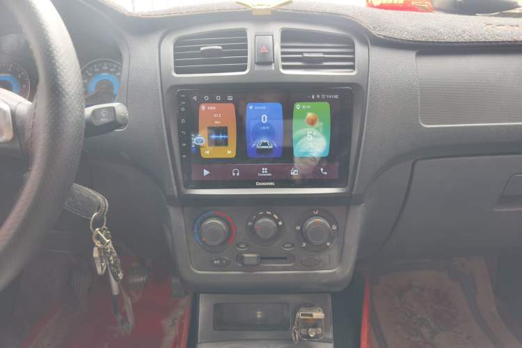 Used Dongfeng Fengon 330 2019 1.5L Manual Utility Grade I China VI Audio And AC Panel