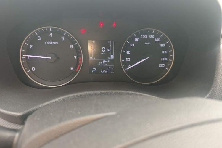 Used Hyundai ix25 2015 1.6L Automatic Two-Wheel-Drive Deluxe DLX Model Odometer Close Up